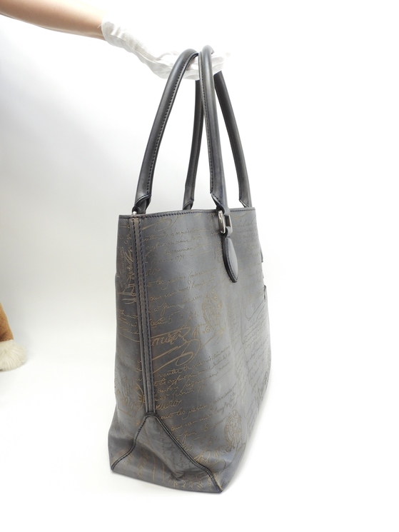 【極美品】ベルルッティ バッグ トゥジュール　トートバッグ カリグラフィ グレー BERLUTI(ベルルッティ)トゥジュール トートバッグメンズ グレー