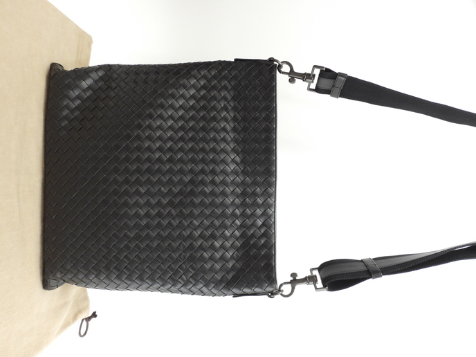 極 美品 ボッテガヴェネタ イントレチャート レザー セミ ショルダーバッグ 黒 BOTTEGA VENETA ボッテガヴェネタ ショルダーバッグ MINI LOOP