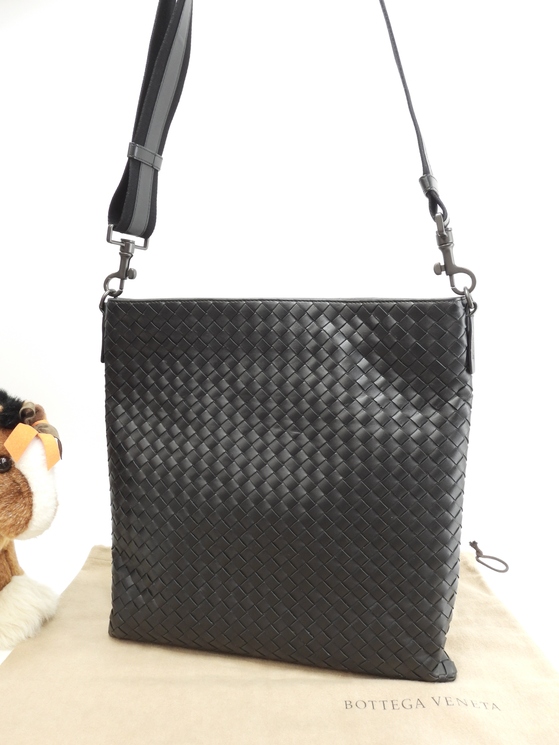☆美品☆BOTTEGA VENETA イントレチャート 斜めがけ バッグ レザー ボッテガヴェネタ クロスボディバッグ大 イントレチャート