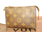 ルイヴィトン 化粧用ポーチ15 M47546 モノグラム 三角型ポシェットトワレット@882TH