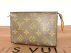 ルイヴィトン 化粧用ポーチ15 M47546 モノグラム 三角型ポシェットトワレット@
